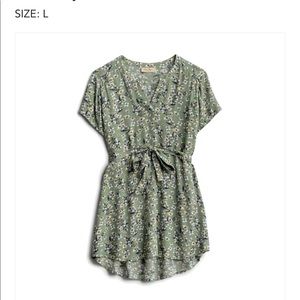 NWT-Full Moon Floral Maternity Shirt-L